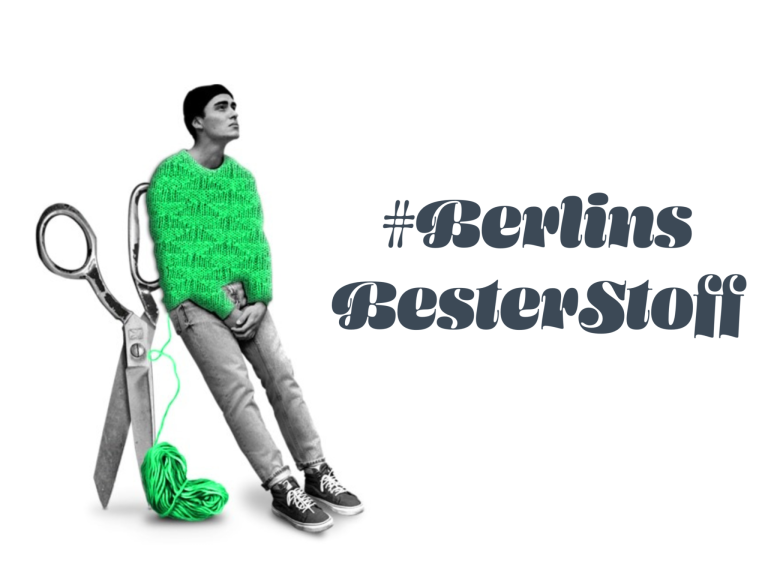 Das Bild zeigt eine Kollage. EIn junger Mann trägt einen flauschigen Pulli und lehnt an einer übergroßen Schere. Das Bild ist das Key Visual der Kampagne rund um fair gehandelte Textilien in Berlin